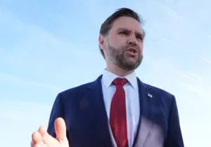 Τζέι Ντι Βανς: «Η μπάλα είναι τώρα στο Ιράν», ενώ οι ΗΠΑ αποκλείουν το Ορμούζ