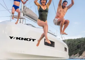 Y/KNOT YACHTING x Protergia: Αποκλειστικά προνόμια για μοναδικές καλοκαιρινές εμπειρίες στη θάλασσα