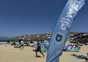 Kitesurf, θέαμα και summer vibes στη Μύκονο