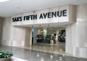 Saks: Μετά τη χρεοκοπία κάνει rebranding και ποντάρει στην πολυτέλεια