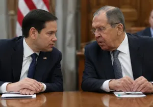 Οι υπουργοί Εξωτερικών των ΗΠΑ και της Ρωσίας συναντήθηκαν σήμερα στη Μανίλα στο περιθώριο συνόδου της ASEAN, με τον Σεργκέι Λαβρόφ να προειδοποιεί τον Μάρκο Ρούμπιο κατά της συνέχισης της "απαράδεκτης" παράδοσης όπλων στην Ουκρανία.