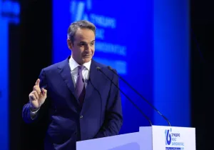 Στο Μέγαρο Μαξίμου συνεχίζονται οι επεξεργασίες, ενώ εξετάζονται διαφορετικά σενάρια, εναλλακτικές παρεμβάσεις και η δημοσιονομική δυνατότητα υλοποίησής τους.