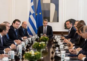 Το ερώτημα δεν είναι μόνο αν θα γίνει ανασχηματισμός, αλλά και τι χαρακτήρα θα έχει