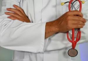 Ρόδος: Οι ξενοδόχοι χρηματοδοτούν τη στέγαση 20 υγειονομικών με 320.000 ευρώ