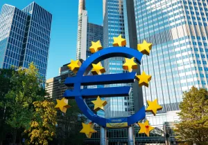 ΕΚΤ: ΤΝ δύο ταχυτήτων στην Ελλάδα - Πρωταθλητές οι μεγάλοι, πίσω οι ΜμΕ