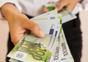Κίνα: Στα 670 δισ. ευρώ η έκδοση δανείων από τις εταιρίες πιστώσεων το 2025