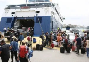 Τελευταίο κύμα εξόδου των αδειούχων για τον Αύγουστο - Αυξημένη κίνηση στα λιμάνια