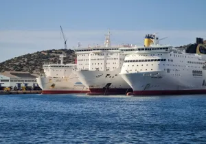 Κορυφώνεται η έξοδος των αδειούχων – Χιλιάδες αναχωρούν από τα λιμάνια