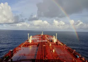 ΗΠΑ: «Ελεύθερο και ανοιχτό» το Ορμούζ, κοντά σε συμφωνία με το Ιράν - Πτωτικά το πετρέλαιο