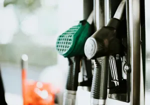 Έρευνα ΕΕΑ: Το 83% των ερωτηθέντων στηρίζει τη μείωση ΦΠΑ σε βασικά αγαθά και ΕΦΚ στα καύσιμα
