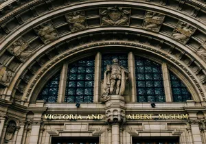 Βρετανία: Οι εργαζόμενοι του Victoria and Albert Museum απεργούν για μισθούς και καλύτερες συνθήκες εργασίας