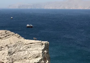 Αμερικανικοί βομβαρδισμοί στα Στενά του Ορμούζ