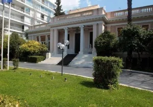Το Μαξίμου αλλάζει τακτική απέναντι στον Σαμαρά 
