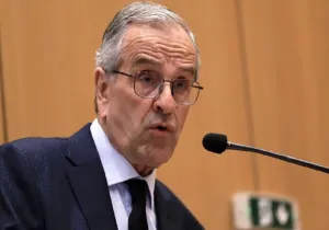 Βολές Σαμαράς: Το ποιος διαθετει τεχνογνωσία να βλάψει την παράταξη δεν το αποφασίζει η οικογένεια Μητσοτάκη