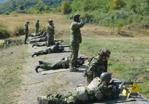 Χούπης από την Πράγα: Νέα εποχή στη στρατιωτική θητεία – «Να γίνει ευκαιρία για τεχνολογικές και επαγγελματικές δεξιότητες»