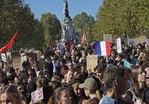 Δημοσκόπηση στη Γαλλία: 41% εγκρίνει την αστυνομική βία στις μαθητικές διαδηλώσεις