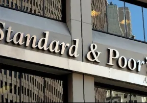  S&P: Επιβεβαίωσε το ελληνικό αξιόχρεο στη βαθμίδα ΒΒΒ με σταθερές προοπτικές