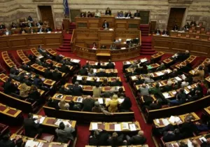 Στην τελική φάση εισέρχεται από σήμερα η διαδικασία της προτείνουσας Βουλής, με τη συζήτηση στην ολομέλεια, της πρότασης αναθεώρησης του Συντάγματος η οποία κατατέθηκε από τη Νέα Δημοκρατία.