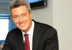 Οδεύοντας προ το χρηματιστήριο, ενισχύει το "οπλοστάσιο" της 
