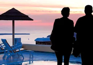 Περιμένουν τουρίστες και εφοριακούς στα νησιά! 
