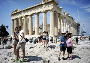 Από ποιες χώρες ήρθαν οι περισσότεροι τουρίστες και ποιοι δαπάνησαν τα περισσότερα