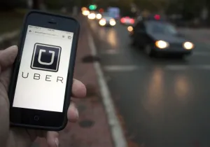 ΥΚΟΙΣΟ: Συνεργασία με την Uber Ελλάδος για ασφαλή μετακίνηση θυμάτων ενδοοικογενειακής βίας