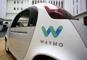 Η Waymo αντλεί $16 δισ. και εκτοξεύεται στα $126 δισ. – Η μάχη για τα robotaxi φουντώνει