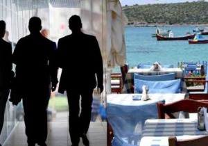 Μαζική εξόρμηση φορο-ελεγκτών στα νησιά και σε χερσαίους τουριστικούς προορισμούς