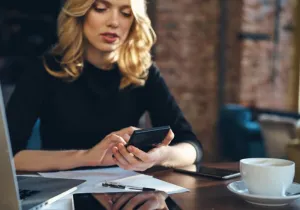 Η ΑΑΔΕ έθεσε σε λειτουργία το myaadeapp το οποίο επιτρέπει τη διενέργεια όλων των βασικών συναλλαγών με την Εφορία