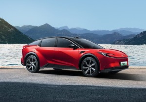 Το νέο Toyota bZ5 κοστίζει όσο ένα Yaris αλλά έχει τεχνολογία του μέλλοντος!