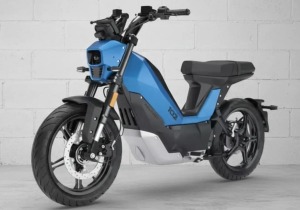 Το κλασικό δίκυκλο 103 της Peugeot ετοιμάζεται να μπεί στη πρίζα