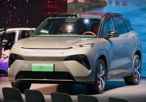 Αυτό είναι το νέο BYD Atto 8 με 0-100 σε 3,9” και γρήγορη φόρτιση 1.000 kW