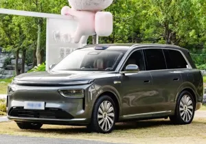 Τεράστιο SUV 5,3 μέτρων κάνει 465 χλμ. ηλεκτρικά και 1.500 χλμ. συνολικά