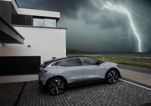 Renault Megane E-Tech Electric: Σέ βάζει στην πρίζα με €27.800