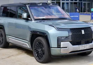 BYD Yangwang U8L – Το νέο πολυτελές SUV κλέβει τις εντυπώσεις με 1.196 PS