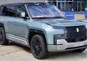 BYD Yangwang U8L – Το νέο πολυτελές SUV κλέβει τις εντυπώσεις με 1.196 PS