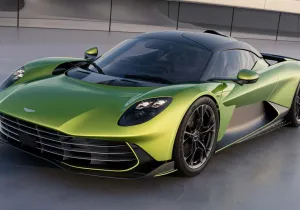 Η Aston Martin Valhalla Plug-in Hybrid έρχεται το 2025