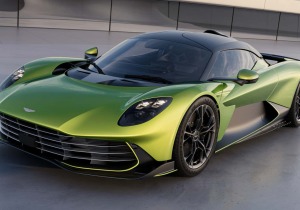 Η Aston Martin Valhalla Plug-in Hybrid έρχεται το 2025