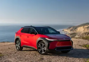 Η Toyota λέει ότι οι μισές πωλήσεις νέων αυτοκινήτων θα είναι «ηλεκτροκίνητες»