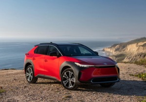 Η Toyota λέει ότι οι μισές πωλήσεις νέων αυτοκινήτων θα είναι «ηλεκτροκίνητες»