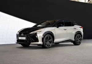 H νέα Lexus RZ αναβαθμίζει την οδηγική εμπειρία