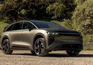 828 ίπποι, 7 θέσεις και φόρτιση σε 11 λεπτά: Το Lucid Gravity είναι ένα τέρας με κοστούμι!