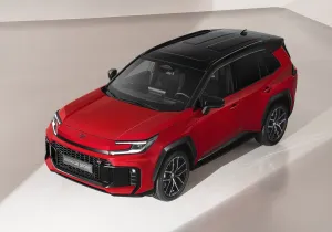 Το νέο Toyota RAV4 «πάτησε» Ελλάδα – Δείτε εκδόσεις και τιμές