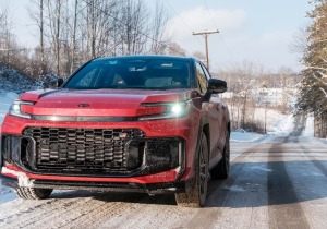 Toyota RAV4 PHEV 2026: Το υβριδικό που υπόσχεται ηλεκτρική καθημερινότητα