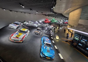 Μουσείο Mercedes-Benz -Επίσκεψη σε ένα ταξίδι 140 ετών [video]