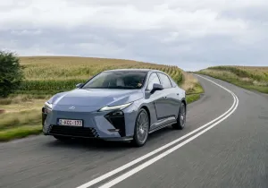 Νέο Lexus ES 350e: Η ηλεκτρική λιμουζίνα της Lexus αποκαλύπτει τα δυνατά της χαρτιά