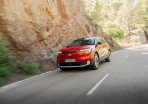 Νέες αναβαθμισμένες εκδόσεις για τα αμιγώς ηλεκτρικά Ford Explorer και Capri