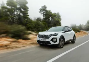 Peugeot e-2008: Τι λένε οι ιδιοκτήτες μετά από χρόνια χρήσης