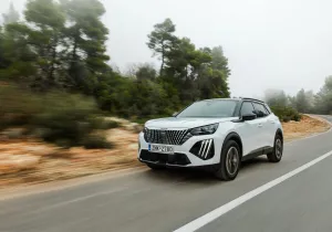Δοκιμή Peugeot e-2008 – Ένα αιλουροειδές στον δρόμο [video]