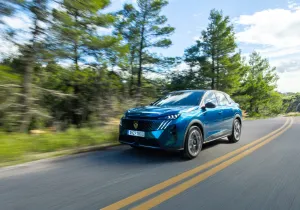 Δοκιμή Peugeot 3008 Hybrid 136 e-DCS6 – Haute couture